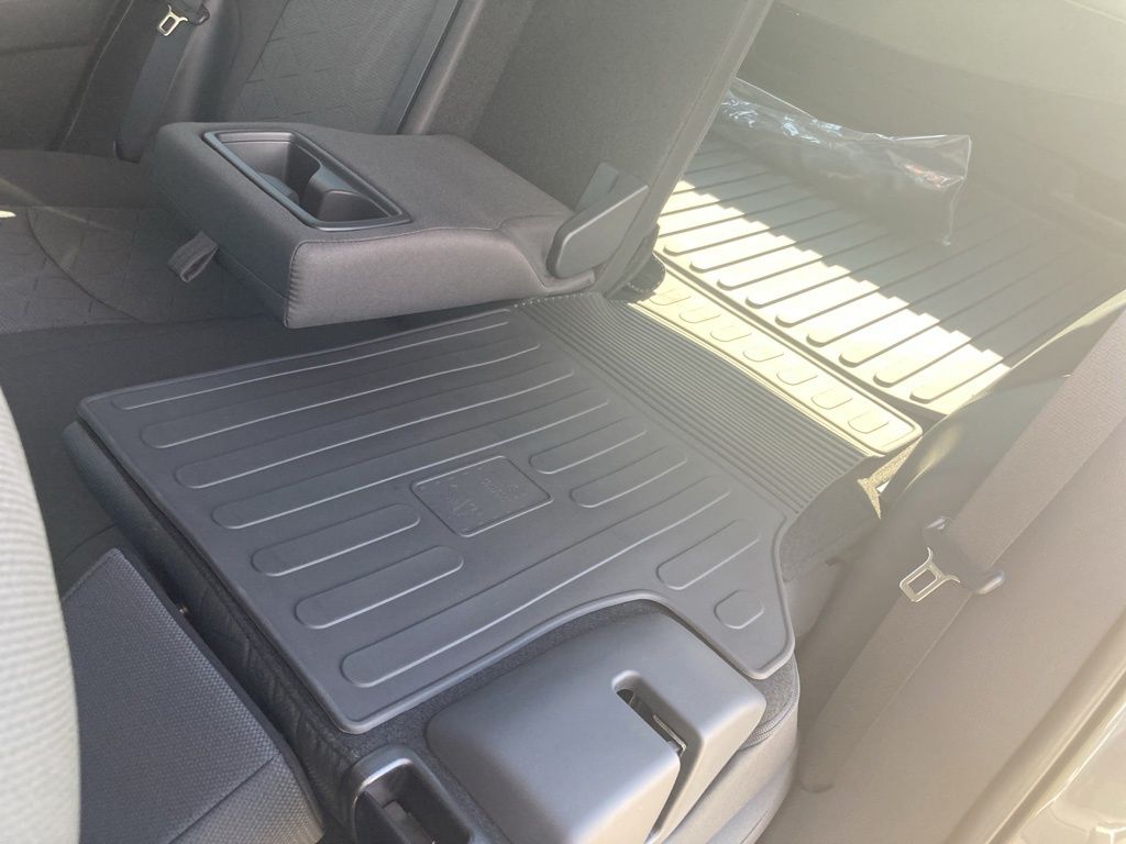 2025 Toyota RAV4 XLE photo 25