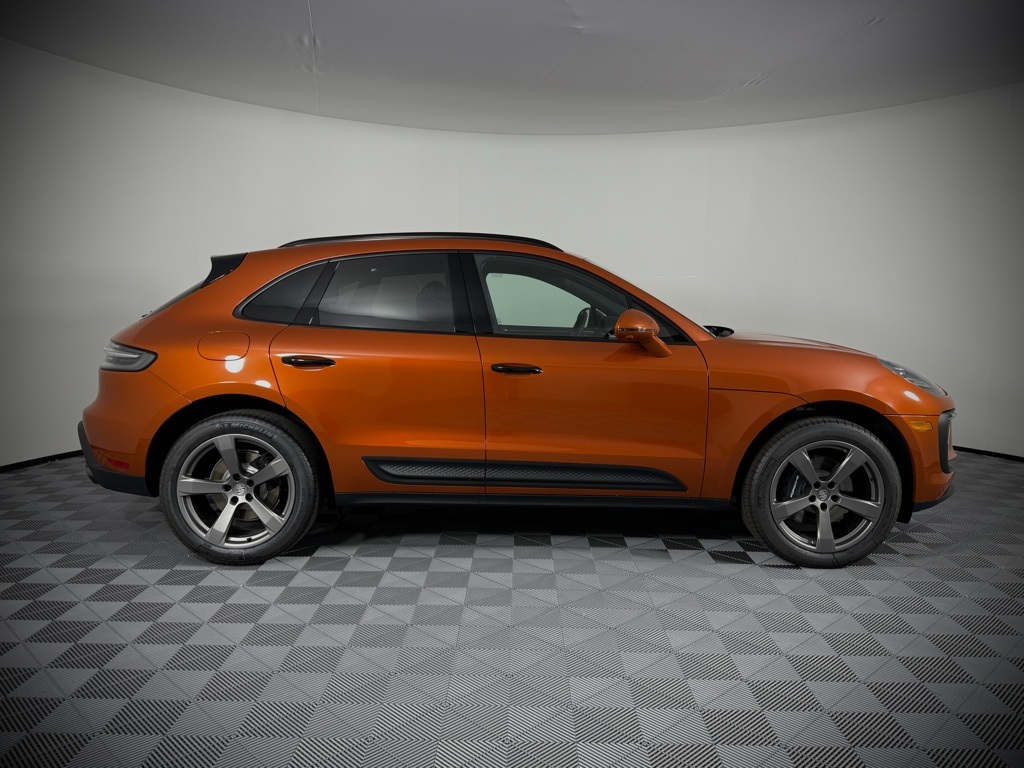 2025 Porsche Macan T photo 11