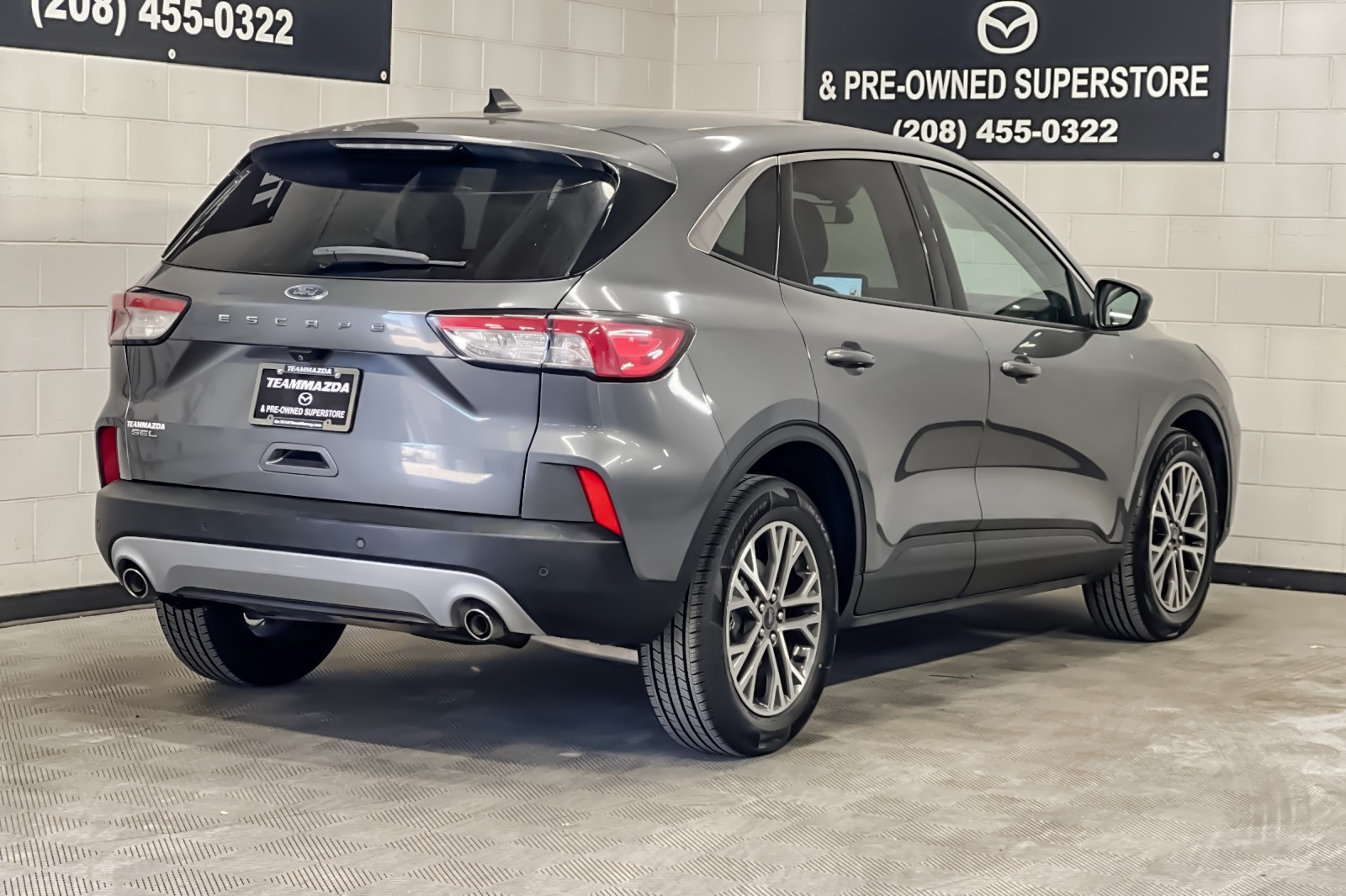 2022 Ford Escape SEL photo 2