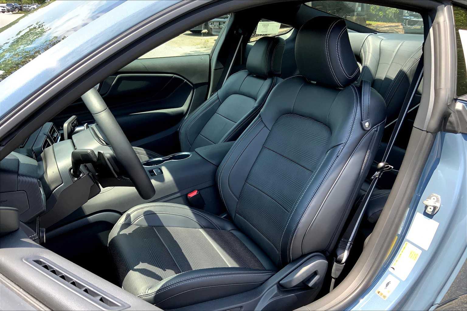 2025 Ford Mustang GT Premium photo 8