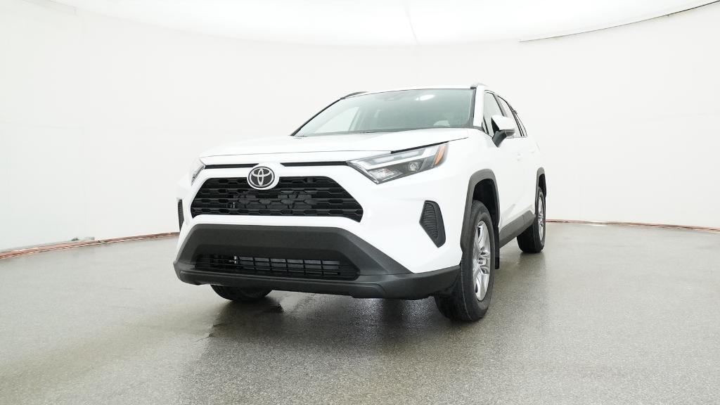 2025 Toyota RAV4 XLE photo 3