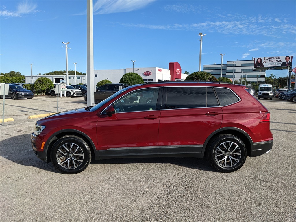 2020 Volkswagen Tiguan SE photo 2