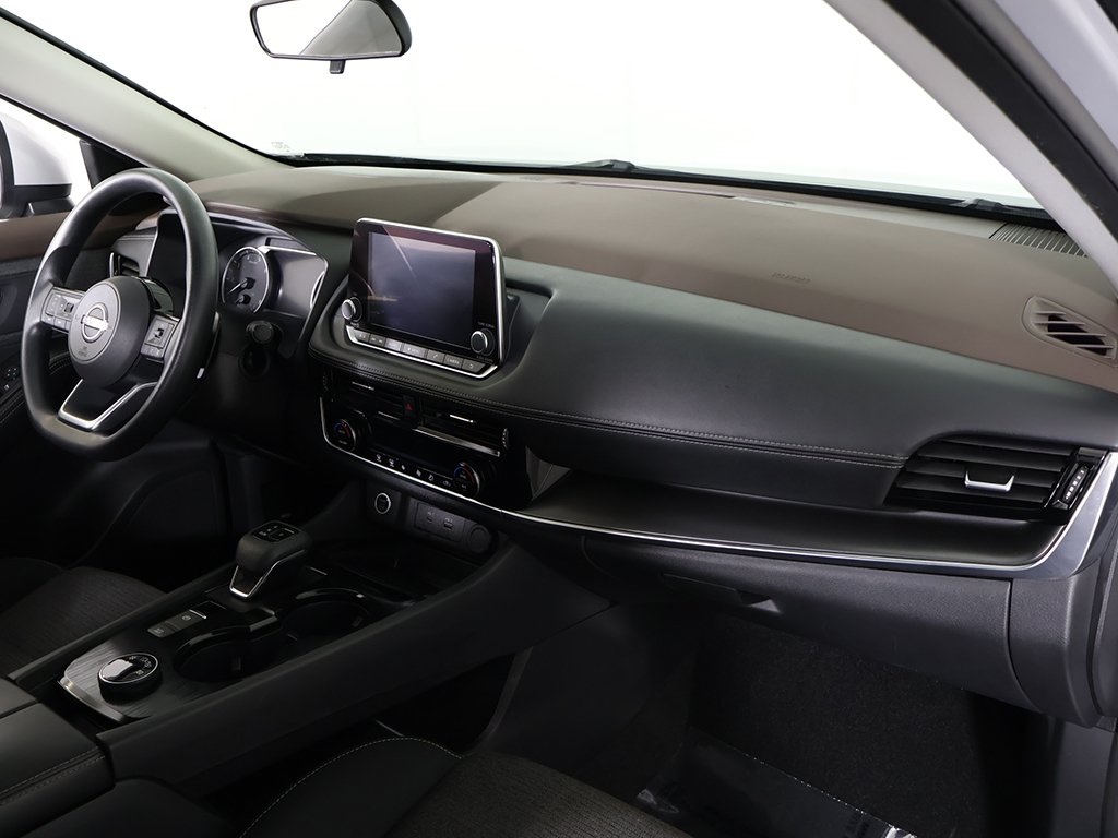 2022 Nissan Rogue SV photo 23