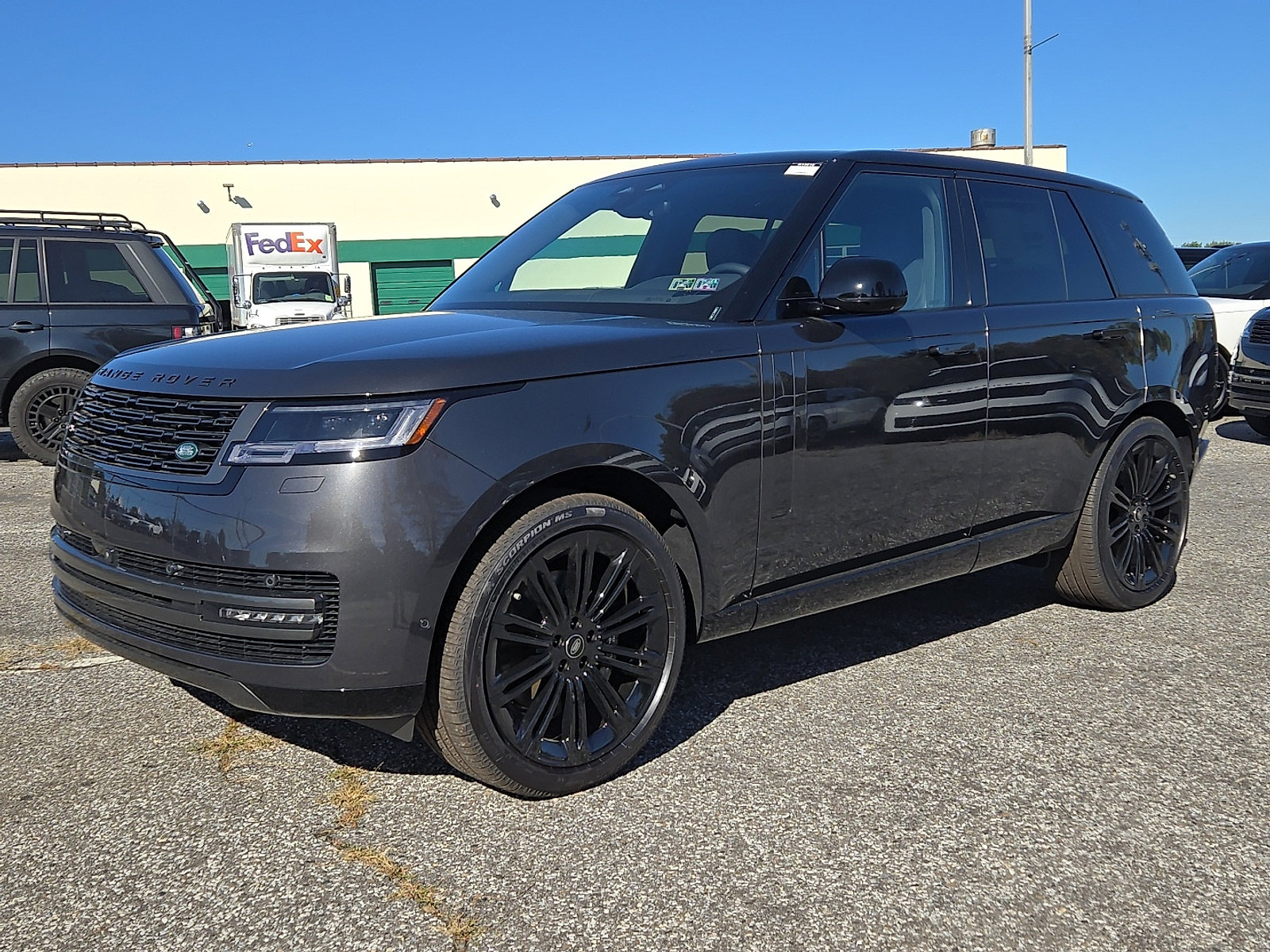 2025 Land Rover Range Rover SE's photo