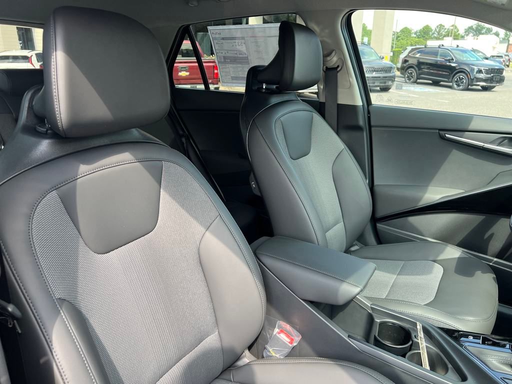 2025 Kia Niro EX photo 27