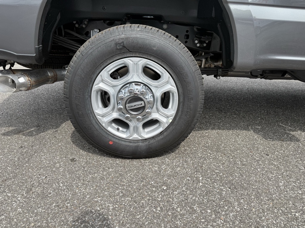 2026 Ford F-350 XLT photo 9