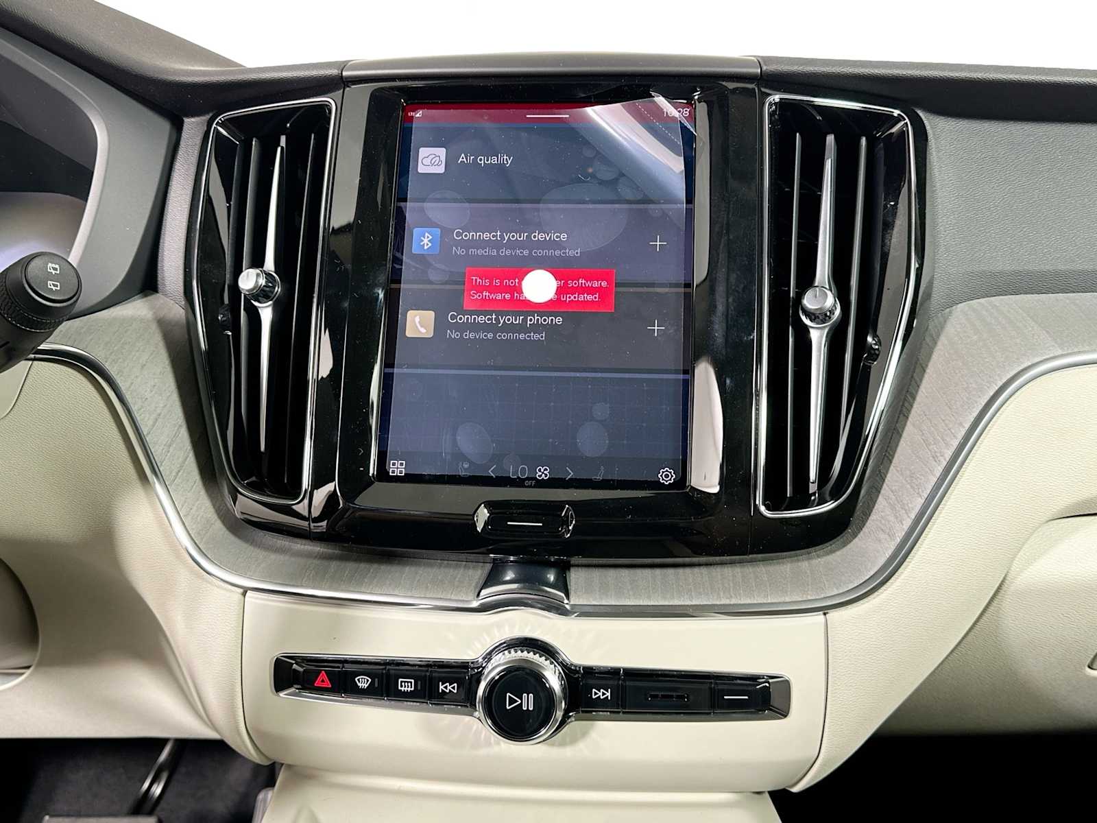 2025 Volvo XC60 T8 Plus photo 11