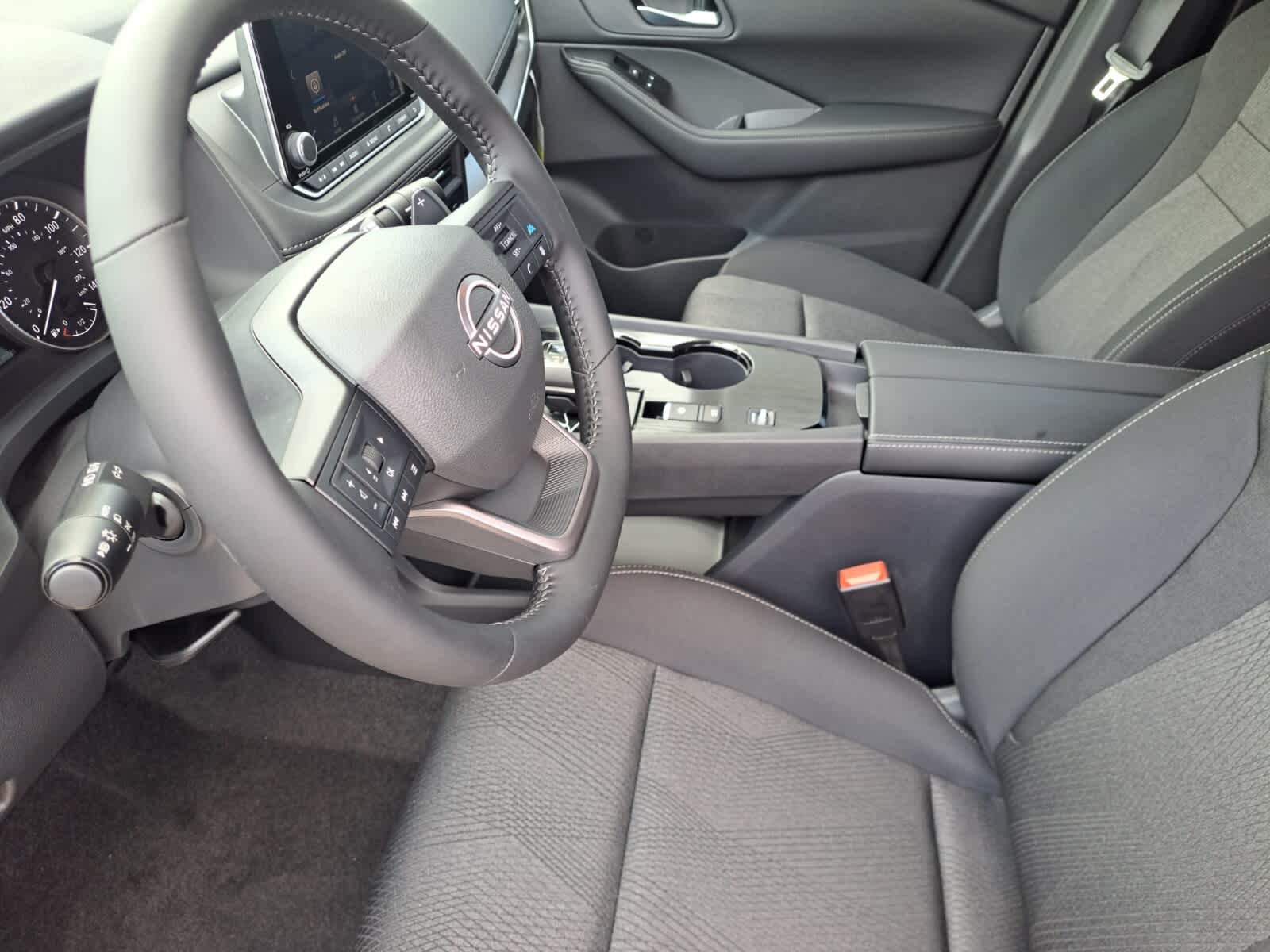 2026 Nissan Rogue SV photo 17