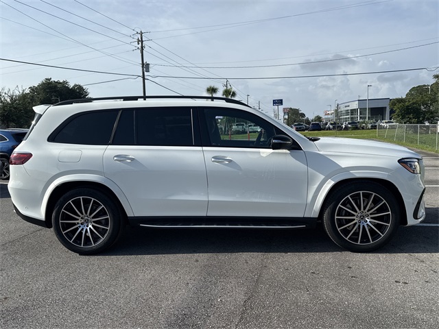 2025 Mercedes Benz GLS 580 4MATIC photo 3