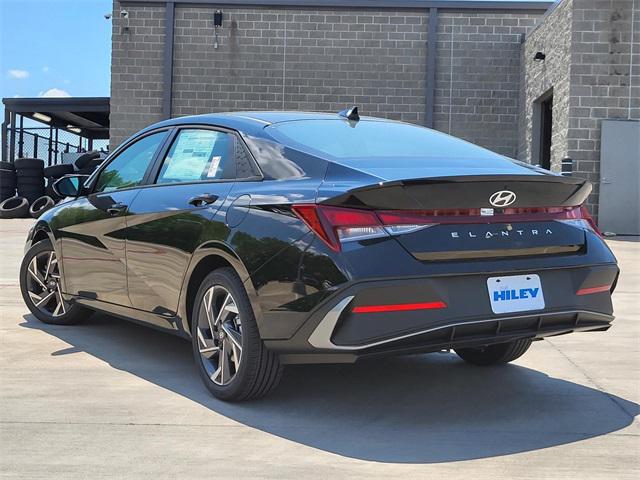 2025 Hyundai Elantra SEL Sport photo 3