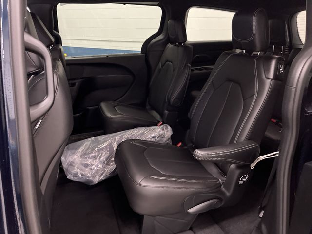 2025 Chrysler Pacifica photo 27