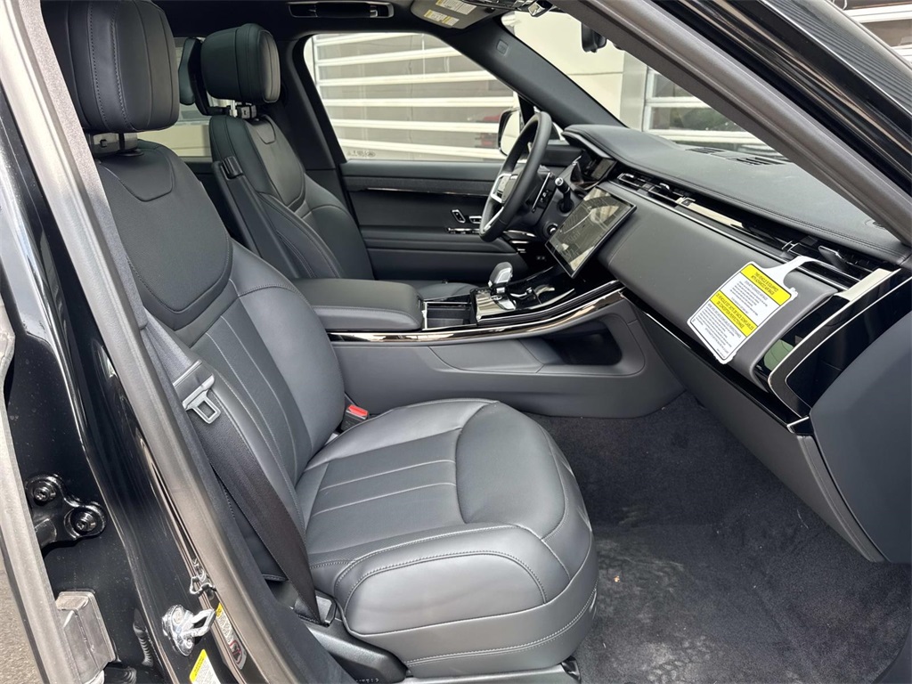 2025 Land Rover Range Rover Sport SE photo 6