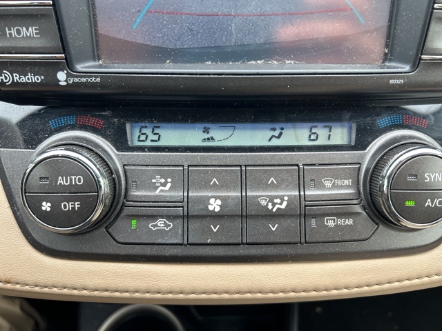 2015 Toyota RAV4 XLE photo 14
