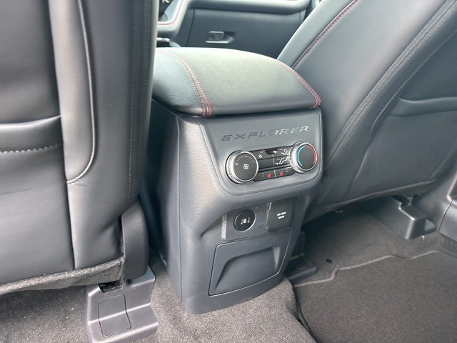2025 Ford Explorer ST-Line photo 31