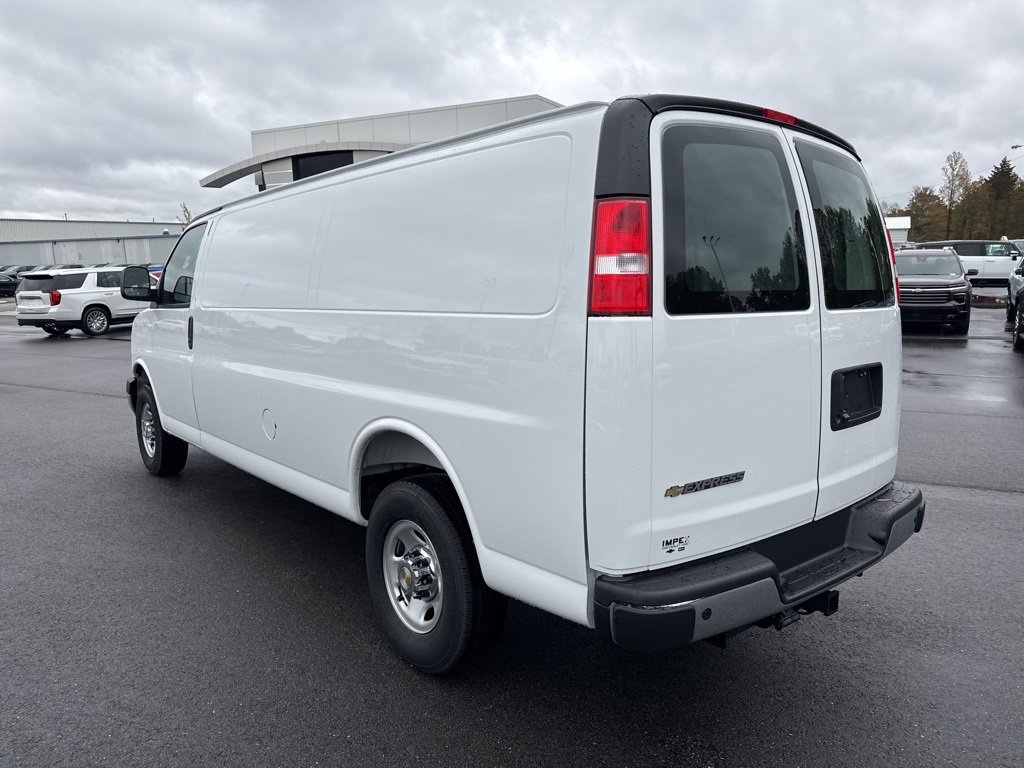 2025 Chevrolet Express 3500 Work Van photo 3