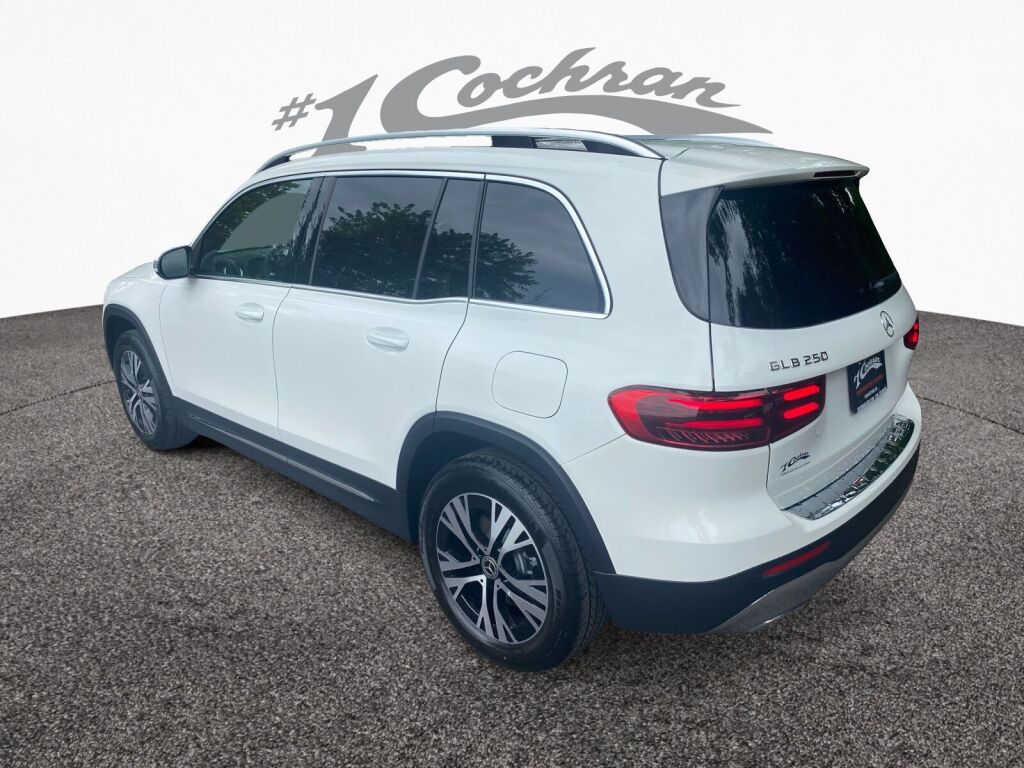 2026 Mercedes Benz GLB 250 4MATIC photo 4