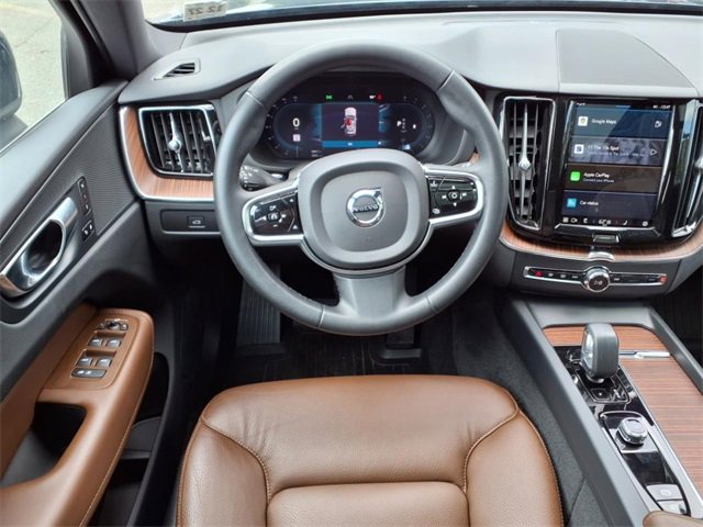 2023 Volvo XC60 Plus photo 6