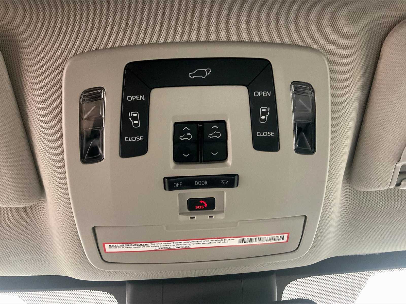 2022 Toyota Sienna XLE photo 26