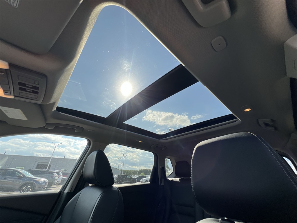 2023 Nissan Rogue SL photo 15