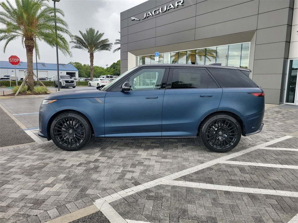 2025 Land Rover Range Rover Sport photo 2