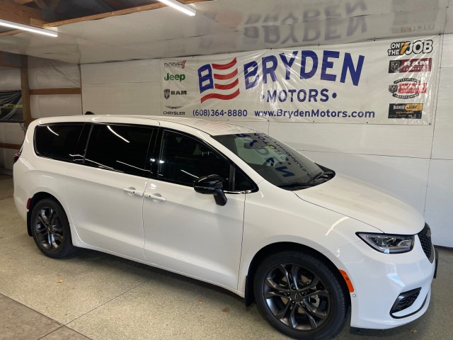 2026 Chrysler Pacifica photo 3