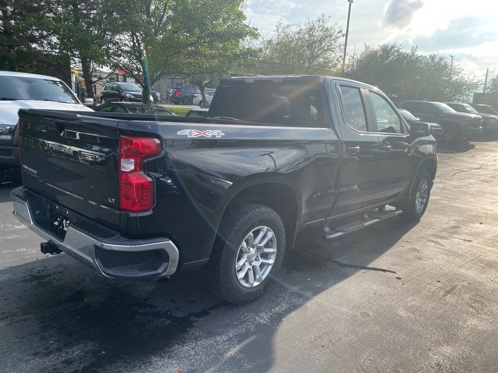 2024 Chevrolet Silverado 1500 LT photo 3