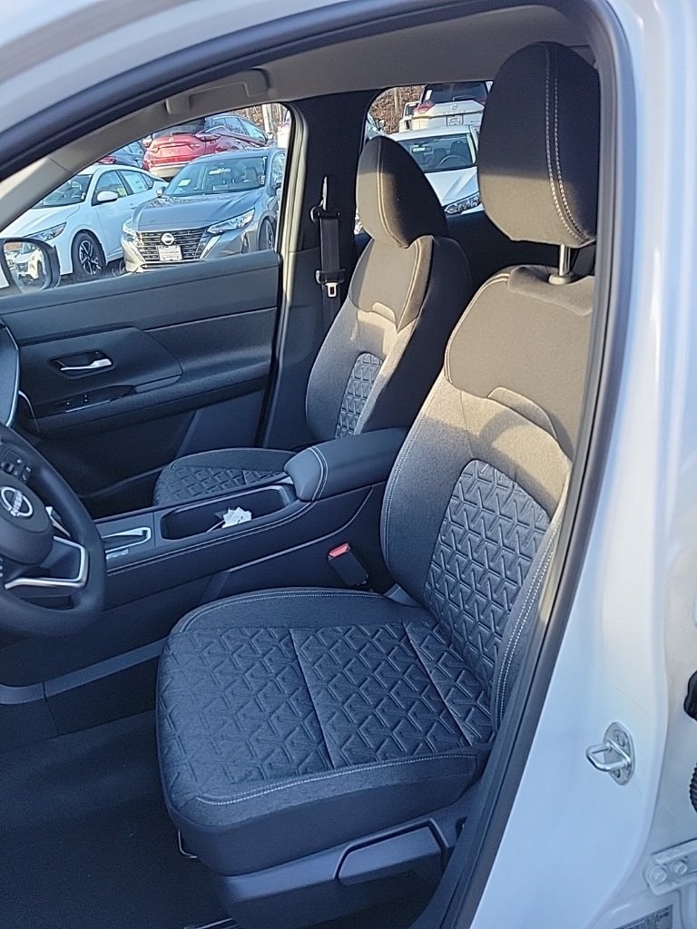2025 Nissan Kicks SV photo 19