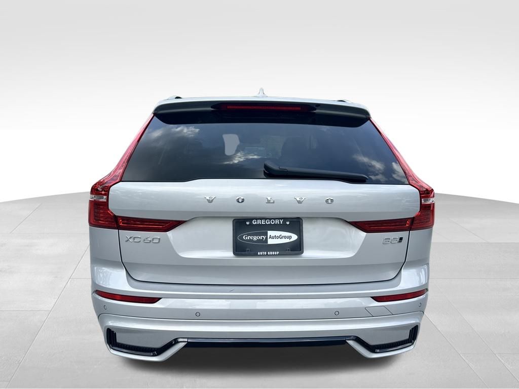 2025 Volvo XC60 B5 Plus photo 5