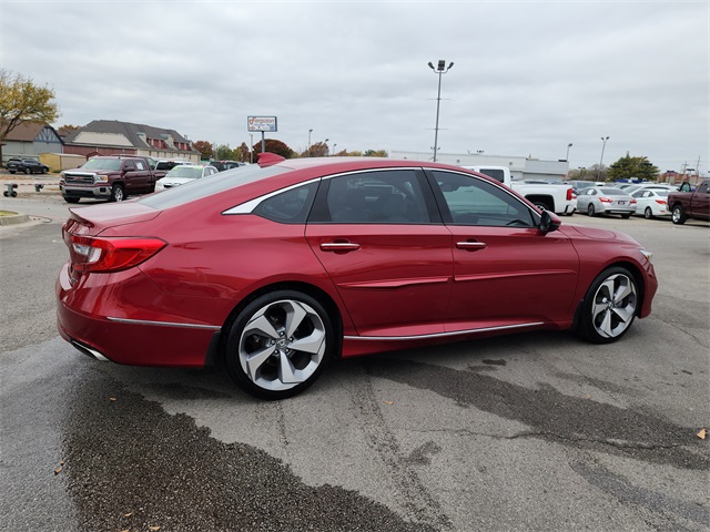 2018 Honda Accord Touring photo 2