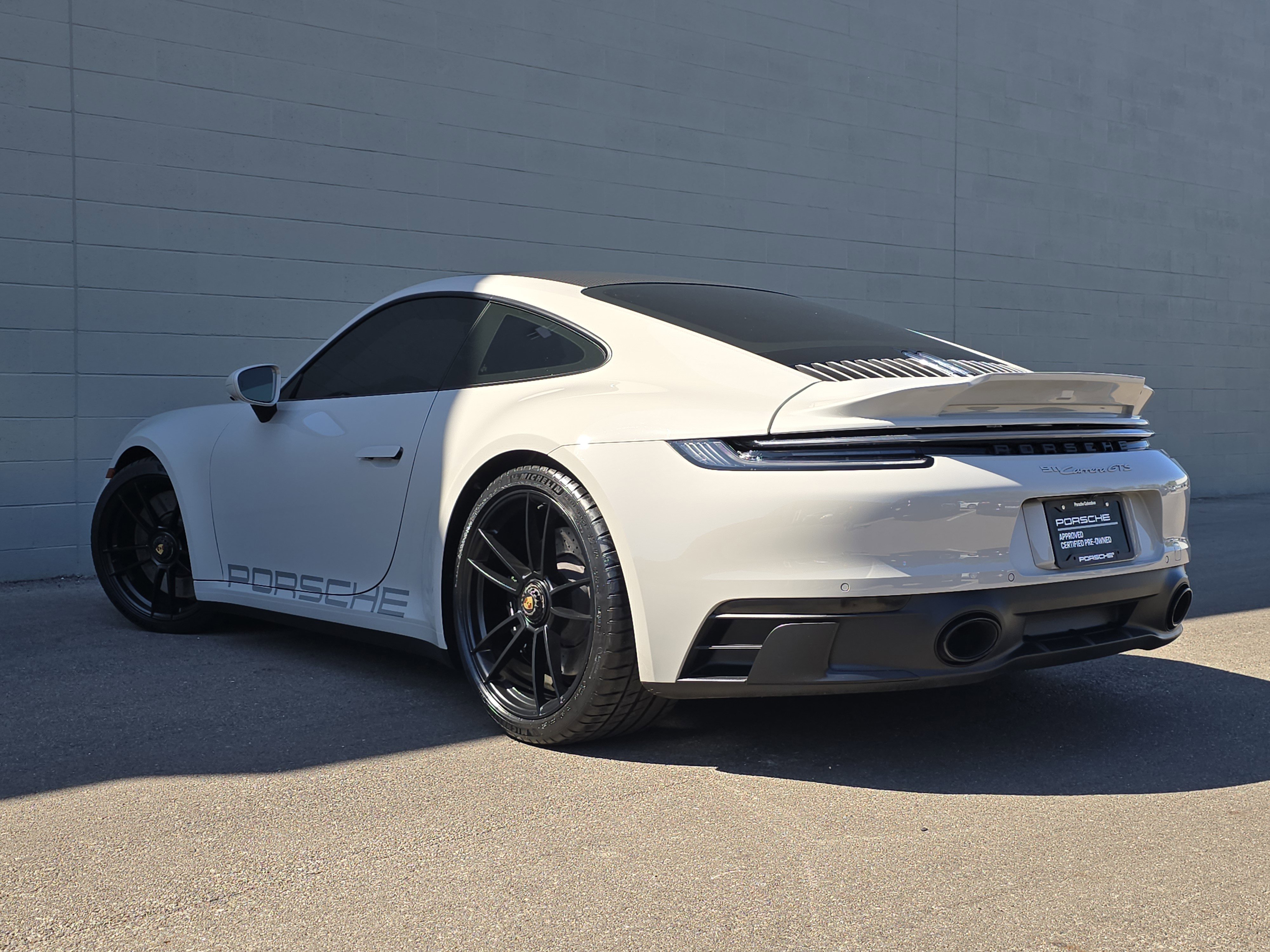 2023 Porsche 911 GTS photo 2