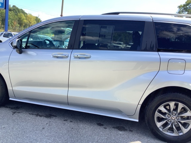 2024 Toyota Sienna XLE photo 10