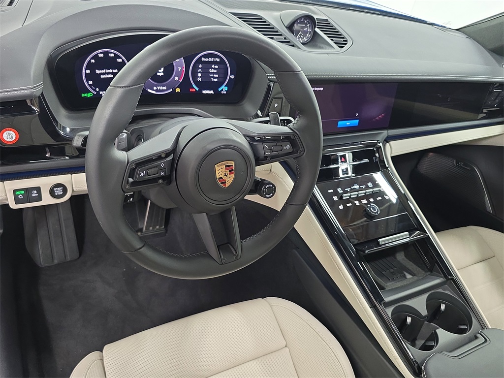 2025 Porsche Panamera GTS photo 4