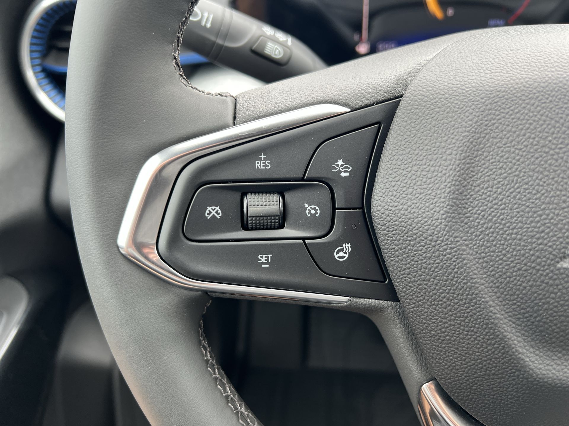 2025 Chevrolet Trax LT photo 18