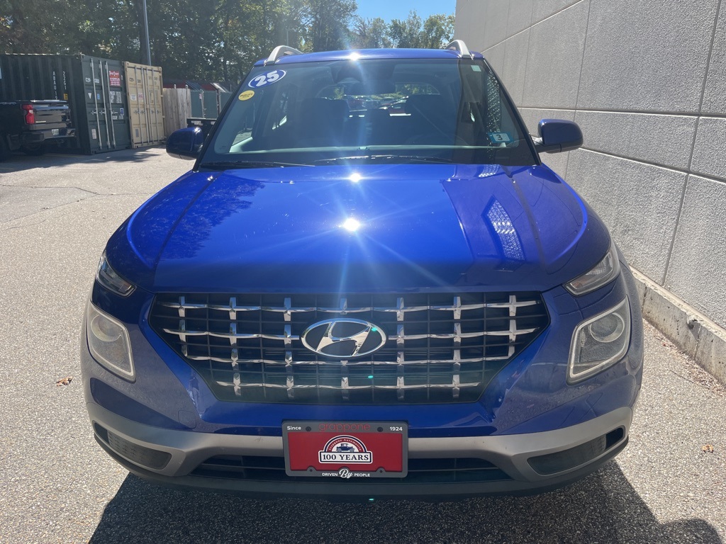 2025 Hyundai Venue SEL photo 2