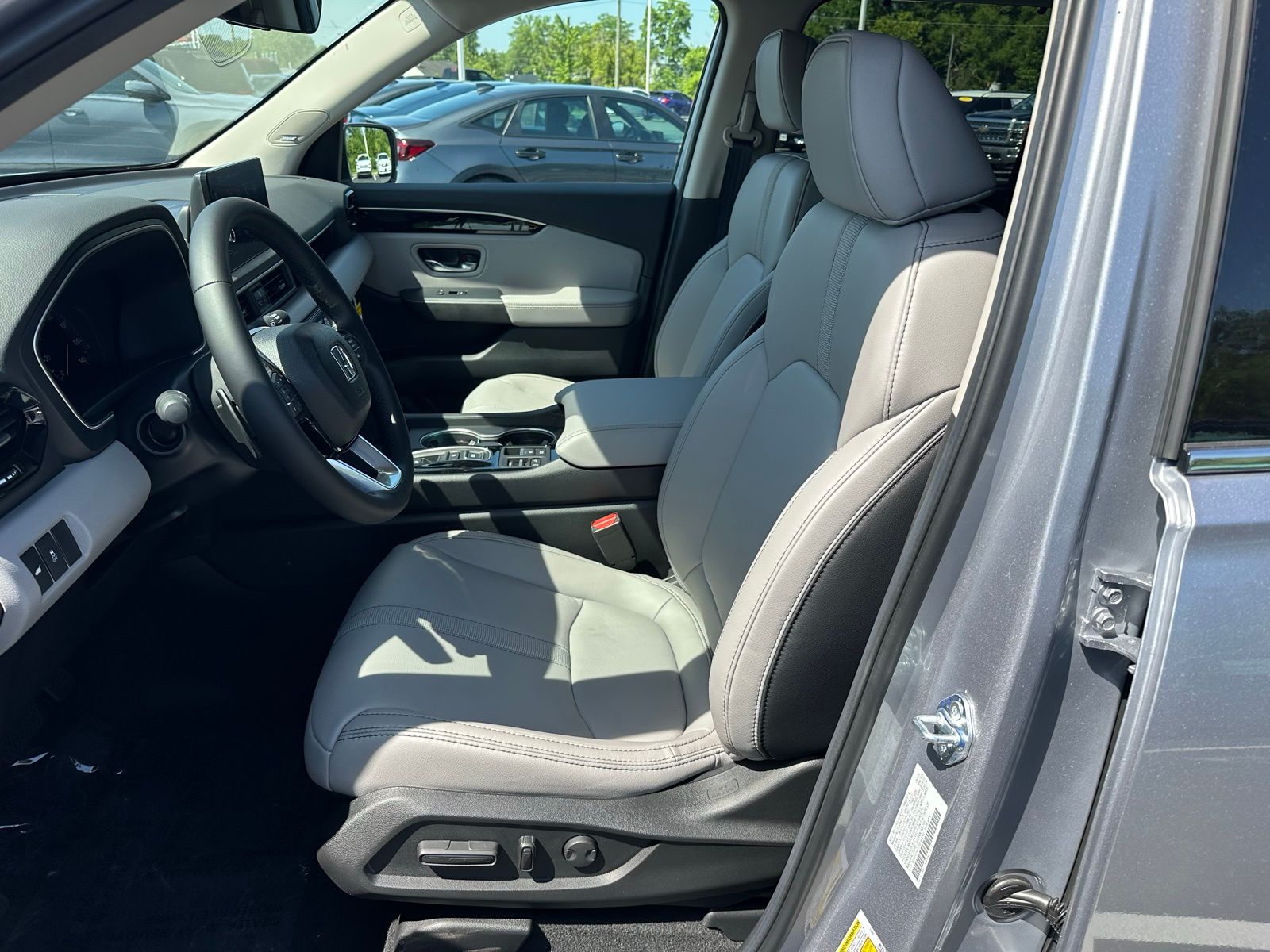2025 Honda Pilot Touring photo 10