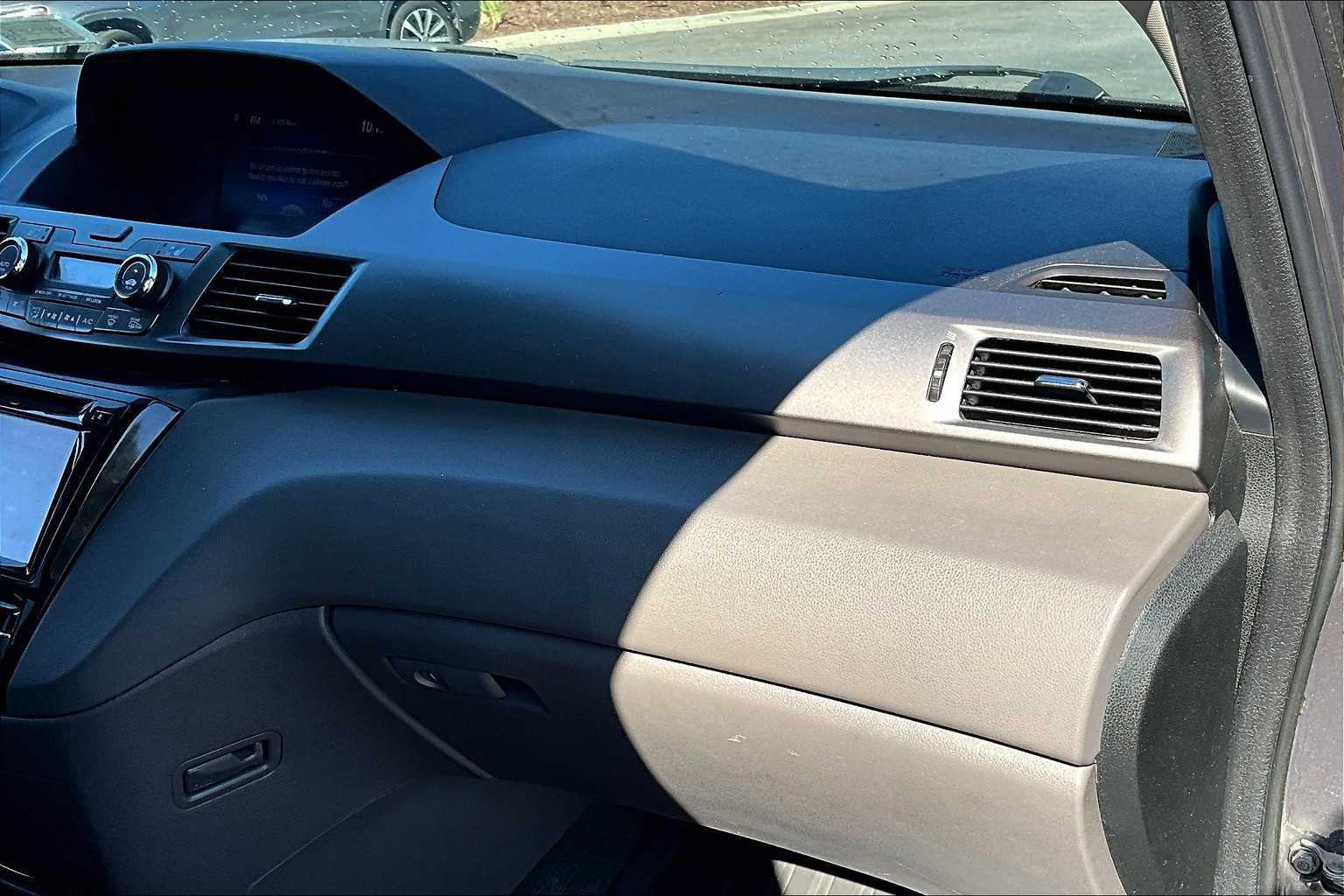 2016 Honda Odyssey EX-L photo 16
