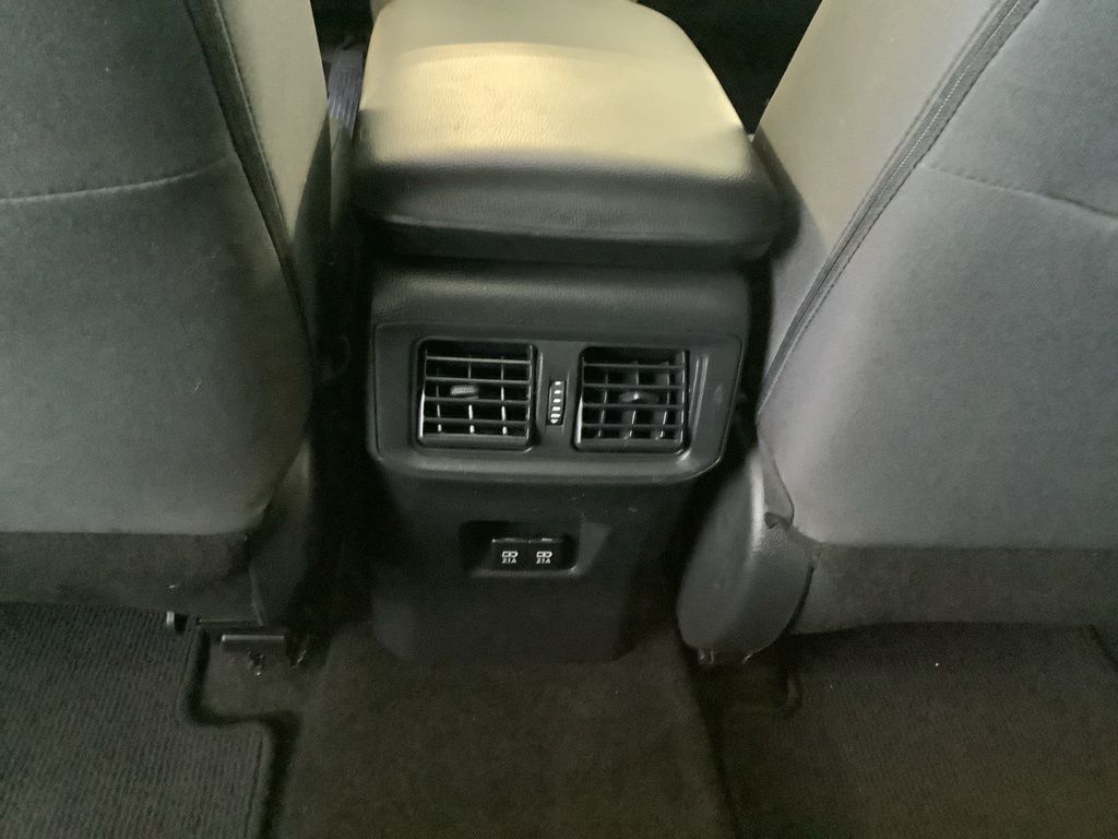 2020 Toyota RAV4 XLE photo 30