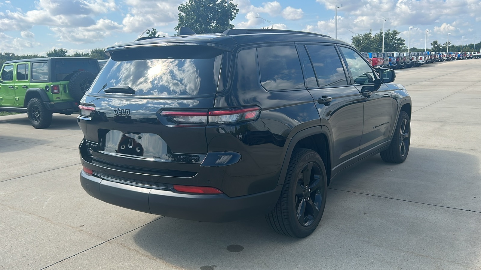 2023 Jeep Grand Cherokee Limited photo 3