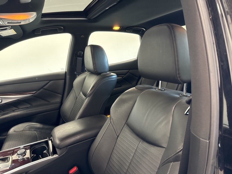 2018 Infiniti Q70 3.7 Luxe photo 16