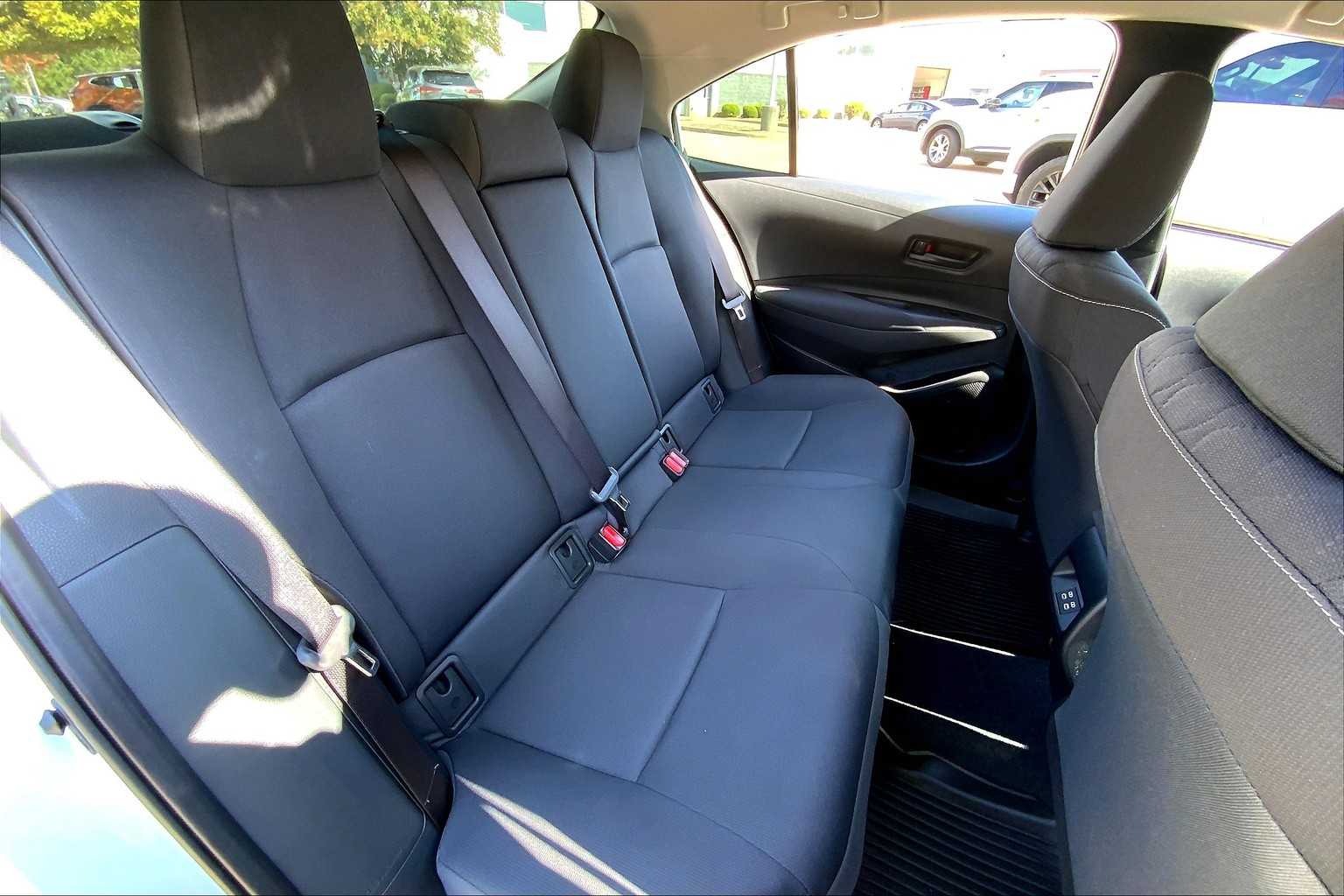 2024 Toyota Corolla Hybrid LE photo 18