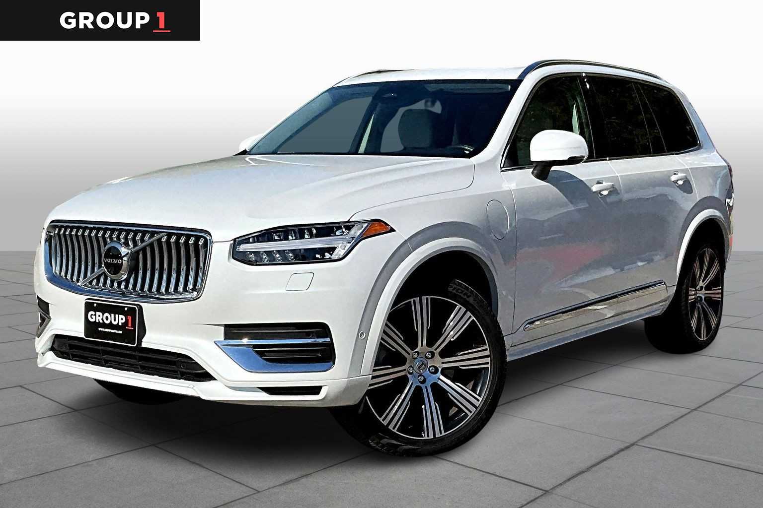 2023 Volvo XC90 Plus's photo