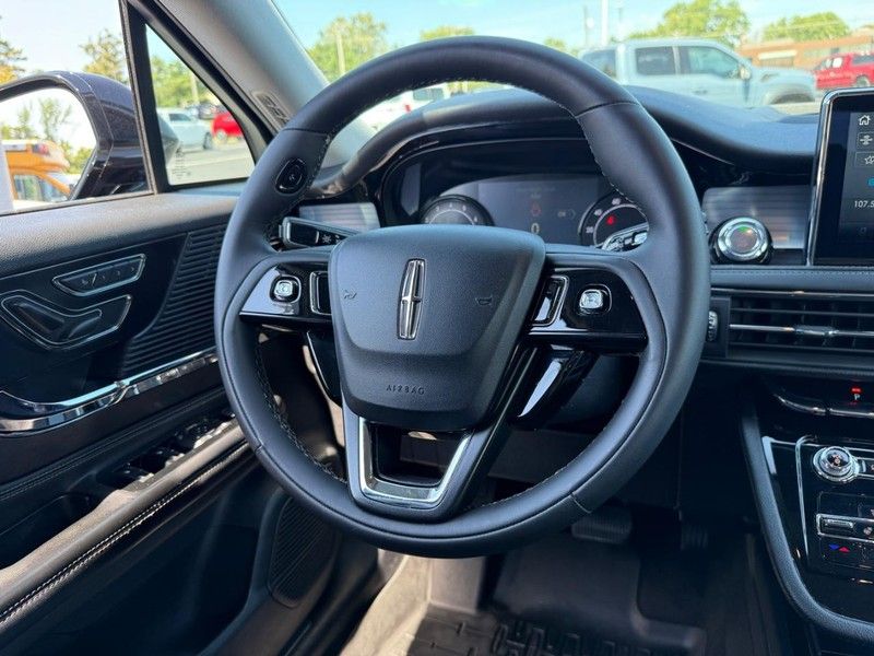 2022 Lincoln Corsair Standard photo 11