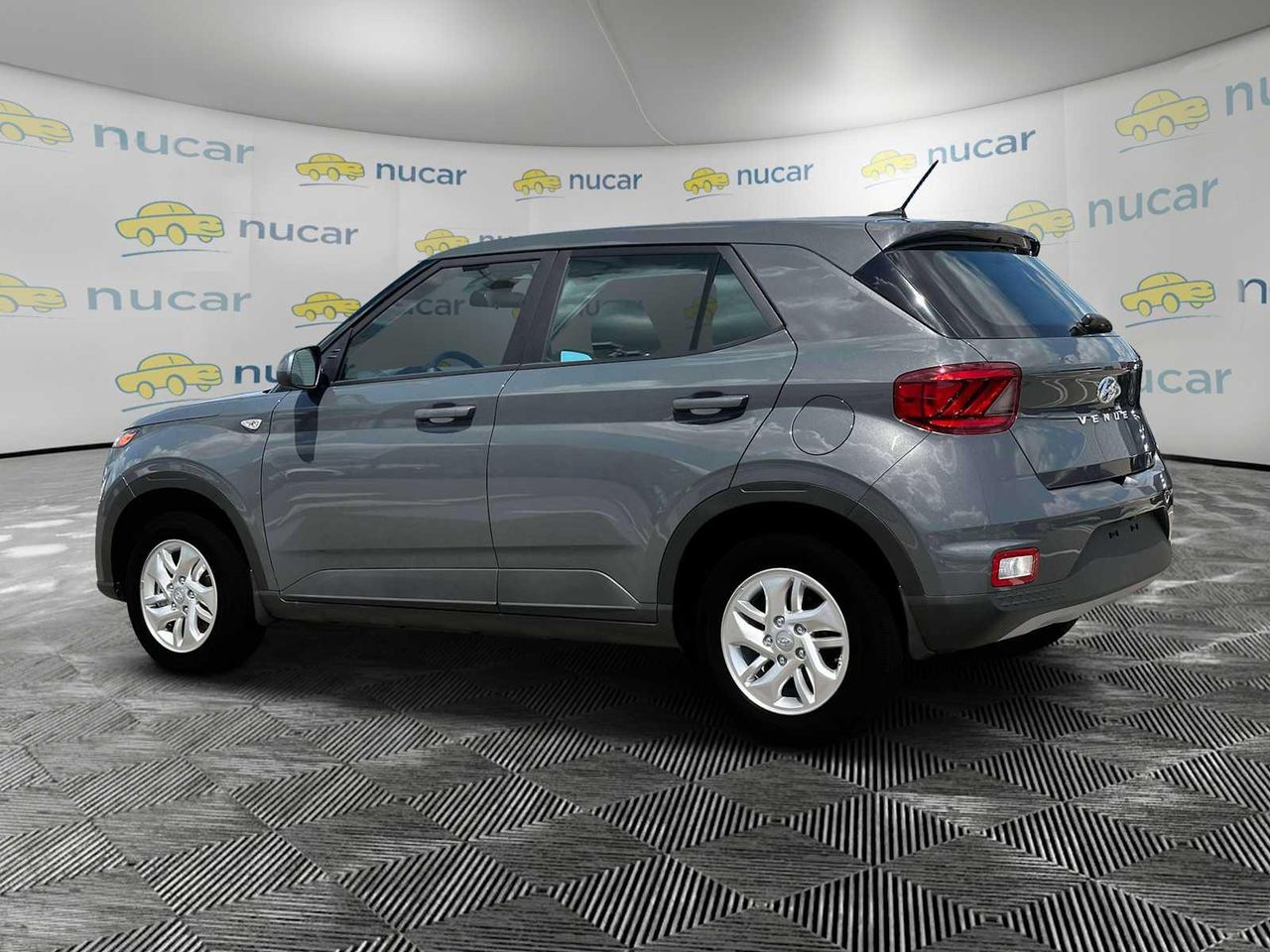 2025 Hyundai Venue SE photo 3