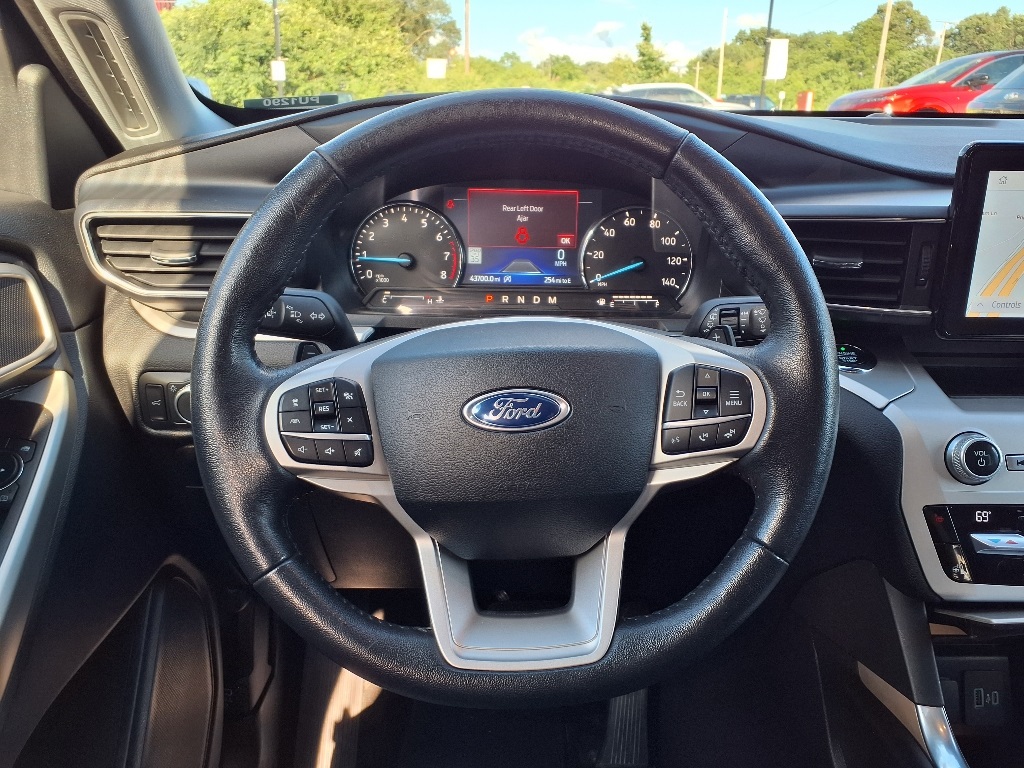 2021 Ford Explorer XLT photo 13