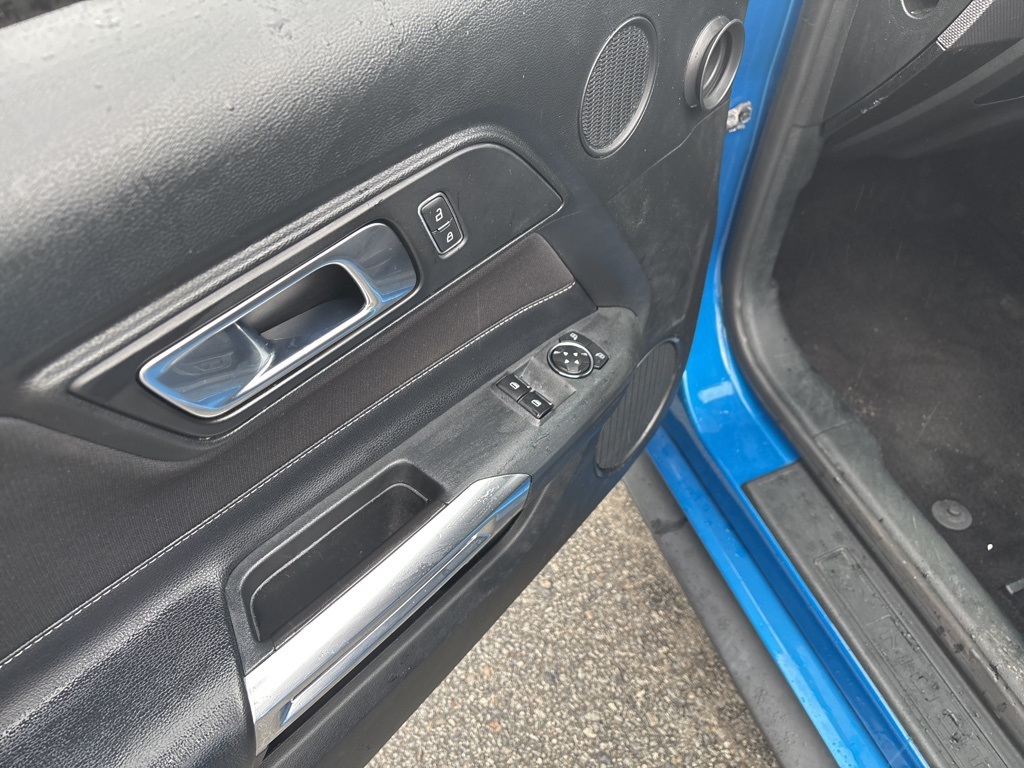 2020 Ford Mustang EcoBoost photo 8