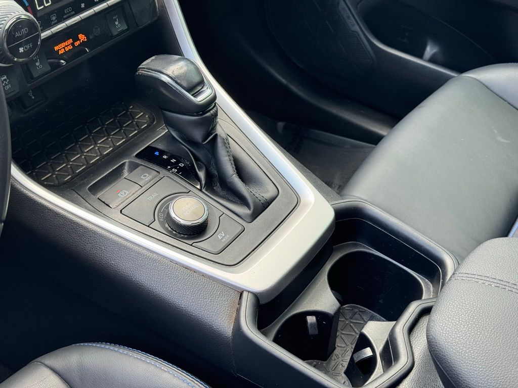 2021 Toyota RAV4 Hybrid XSE photo 16