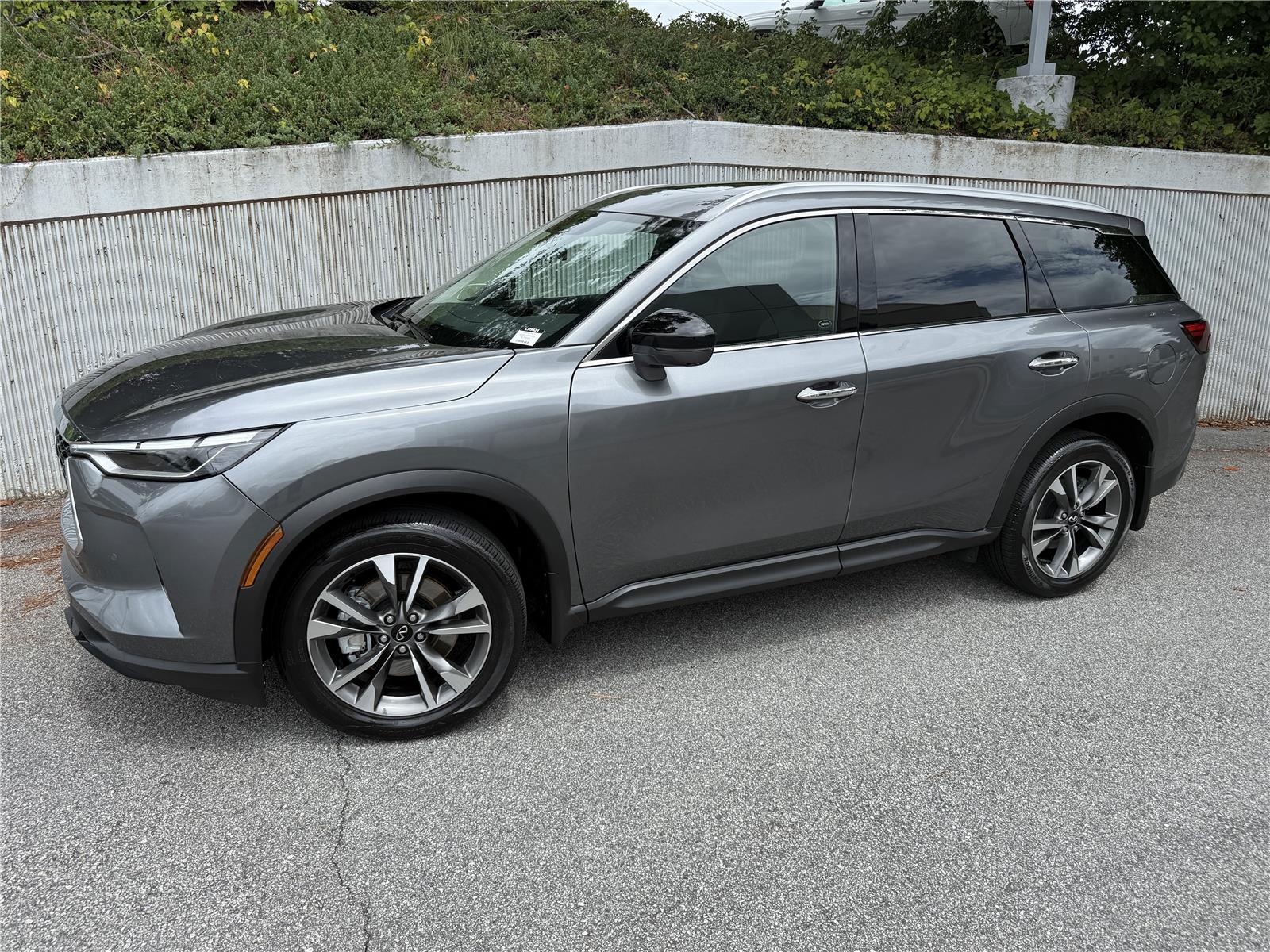 2025 Infiniti QX60 Luxe photo 2