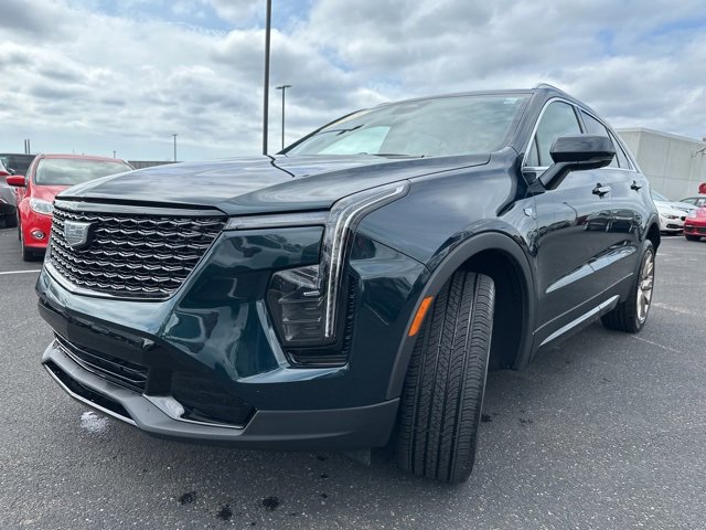 2025 Cadillac XT4 Premium Luxury photo 2