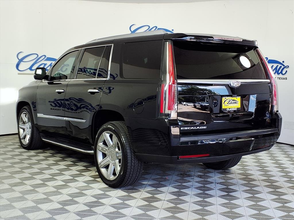 2018 Cadillac Escalade Luxury photo 2