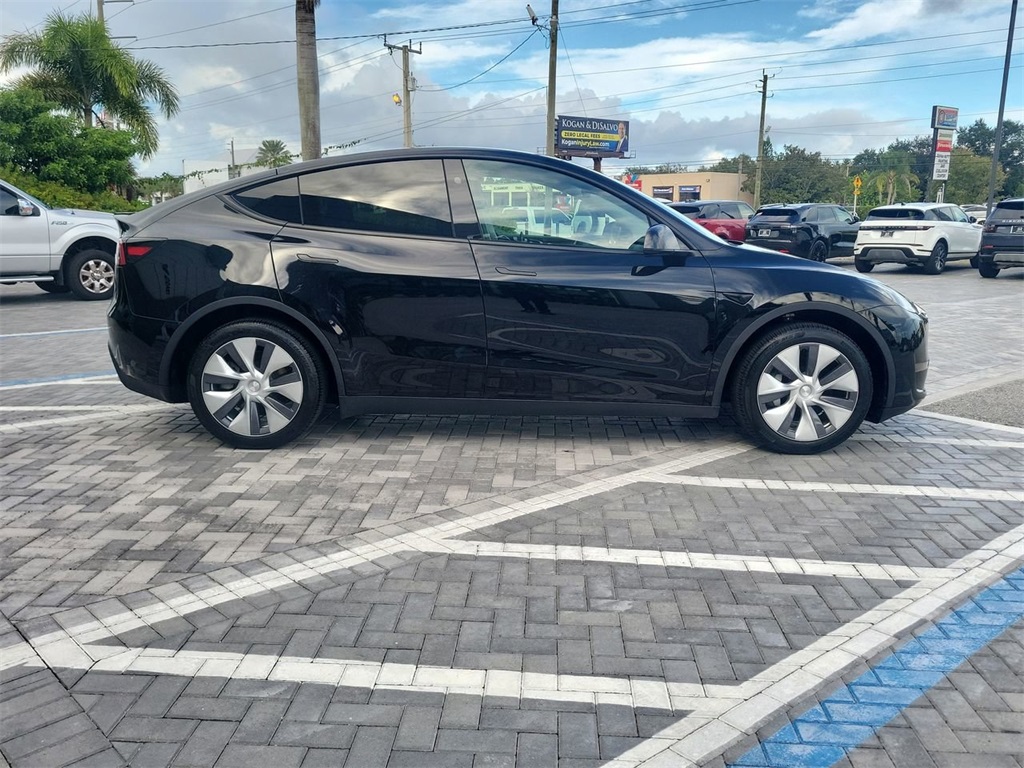 2024 Tesla Model Y Long Range photo 6
